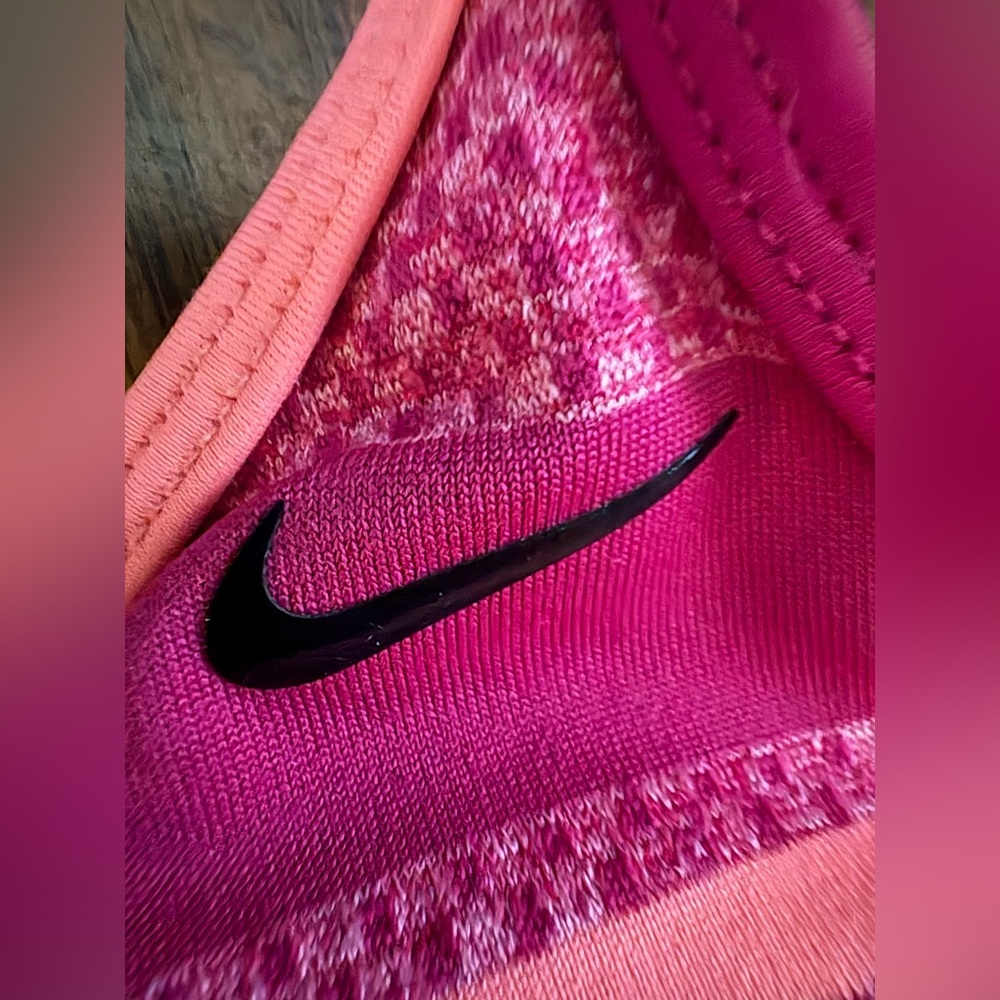 Nike Dri-Fit Pink Strappy Shelf Bra Athletic Tank Top Size Small - Picture 3 of 4